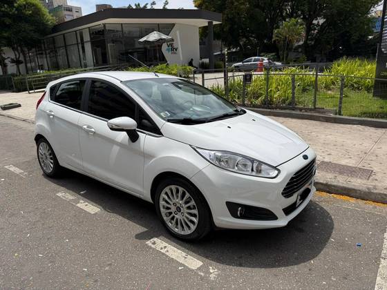FORD FIESTA 1.6 TITANIUM HATCH 16V FLEX 4P POWERSHIFT